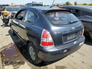 2010 Hyundai Accent GS z VIN KMHCM3AC2AU163024, wystawiony jako Copart lot #62352714 z przebiegiem 84 946 mil mil oraz Szkoda całkowita • Salvage title. Historia ofert i sprzedaży dostępna na DreamBid. Obrazek 2.