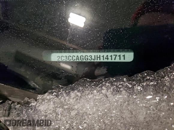 ✅ 2018 Chrysler 300 S • VIN: 2C3CCAGG3JH141711 • Lot: 94541895. Wystawiony na Copart z przebiegiem 130 030 mil. Bezpłatny archiwum sprzedaży aukcyjnych z USA i szczegółowy raport historii pojazdu na DreamBid. Zdjęcie 13.