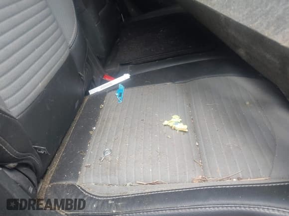 ✅ 2019 Ford Escape SE • VIN: 1FMCU9GD9KUB18019 • Lot: 43112673. Listed on IAAI with 86,449 mi. Free auction sales archive from the USA and detailed vehicle history report at DreamBid. Image 8.