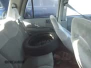 ✅ 1997 GMC Jimmy SLS • VIN: 1GKDT13W8V2548617 • Лот: 41425063. Опубликован ранее на IAAI с пробегом 153 008 миль. Бесплатный доступ к архиву аукционных продаж из США и подробный отчёт об истории автомобиля на DreamBid. Изображение 8.