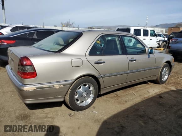 ✅ 1999 Mercedes-Benz C 230/260/280/320 • VIN: WDBHA29G1XA755026 • Lot: 44824275. Listed on Copart with 100,268 mi. Free auction sales archive from the USA and detailed vehicle history report at DreamBid. Image 3.