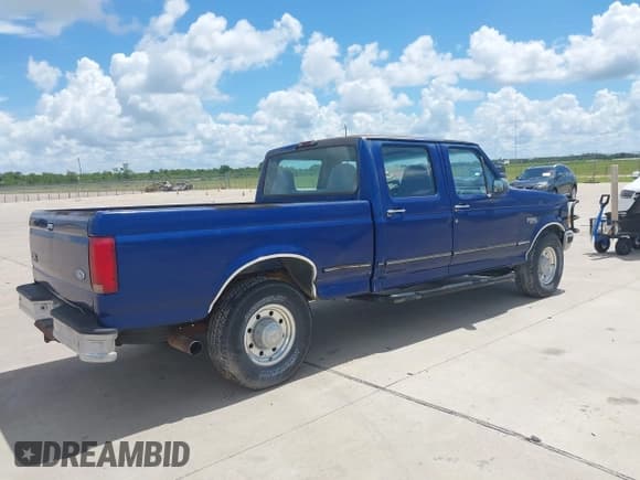 ✅ 1997 Ford F-250 • VIN: 1FTHW25F3VEC11651 • Lot: 42608096. Wystawiony na IAAI z przebiegiem Nie podano. Bezpłatny archiwum sprzedaży aukcyjnych z USA i szczegółowy raport historii pojazdu na DreamBid. Zdjęcie 4.