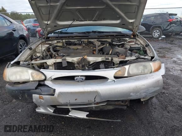 ✅ 1999 Ford Escort SE • VIN: 3FAFP15P0XR202242 • Lot: 43815870. Wystawiony na IAAI z przebiegiem 141 754 mil. Bezpłatny archiwum sprzedaży aukcyjnych z USA i szczegółowy raport historii pojazdu na DreamBid. Zdjęcie 6.