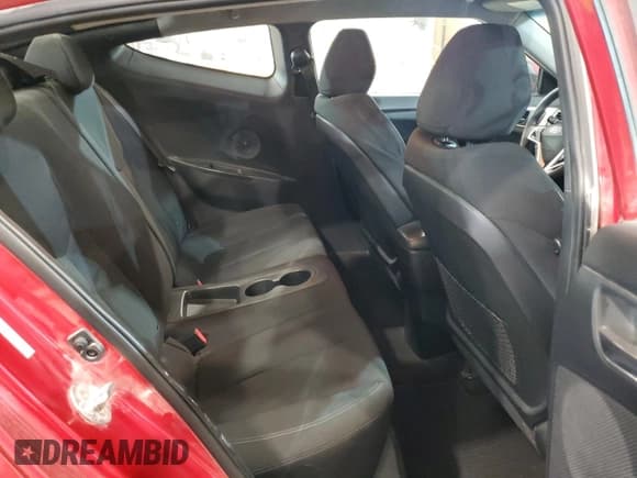 ✅ 2016 Hyundai Veloster • VIN: KMHTC6AD3GU299703 • Lot: 70024943. Wystawiony na Copart z przebiegiem 82 933 mil. Bezpłatny archiwum sprzedaży aukcyjnych z USA i szczegółowy raport historii pojazdu na DreamBid. Zdjęcie 6.