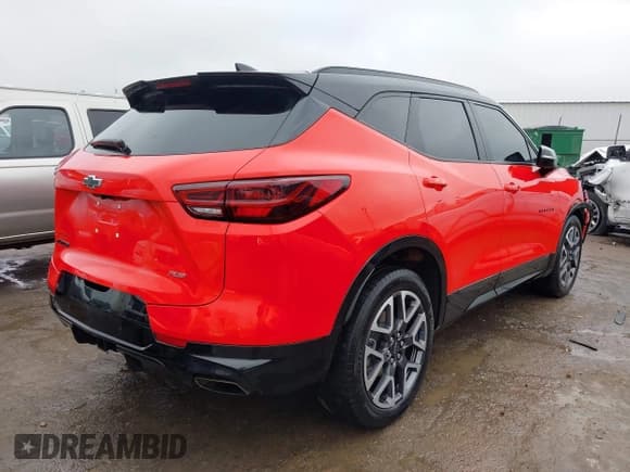 ✅ 2024 Chevrolet Blazer RS • VIN: 3GNKBERSXRS125413 • Lot: 41448149. Wystawiony na IAAI z przebiegiem 55 056 mil. Bezpłatny archiwum sprzedaży aukcyjnych z USA i szczegółowy raport historii pojazdu na DreamBid. Zdjęcie 4.