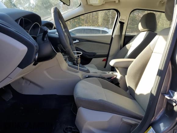 ✅ 2014 Ford Focus SE • VIN: 1FADP3F2XEL221592 • Lot: 92187715. Wystawiony na Copart z przebiegiem 151 763 mil. Bezpłatny archiwum sprzedaży aukcyjnych z USA i szczegółowy raport historii pojazdu na DreamBid. Zdjęcie 7.