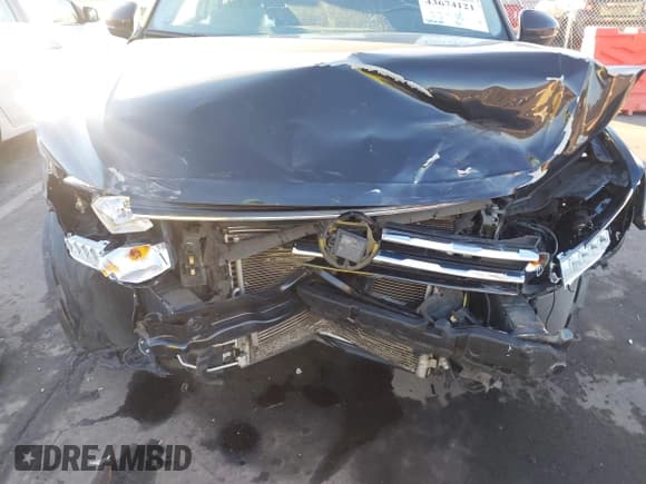 ✅ 2018 Volkswagen Tiguan SEL • VIN: 3VV3B7AX0JM187705 • Lot: 43674121. Wystawiony na IAAI z przebiegiem 106 109 mil. Bezpłatny archiwum sprzedaży aukcyjnych z USA i szczegółowy raport historii pojazdu na DreamBid. Zdjęcie 6.