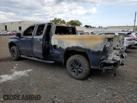 ✅ 2020 Chevrolet Silverado 1500 Custom Trail Boss • VIN: 3GCPYCEF5LG151230 • Lot: 69641974. Wystawiony na Copart z przebiegiem Nie podano. Bezpłatny archiwum sprzedaży aukcyjnych z USA i szczegółowy raport historii pojazdu na DreamBid. Zdjęcie 2.