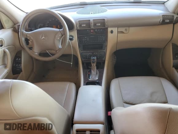 ✅ 2002 Mercedes-Benz C 230/260/280/320 • VIN: WDBRF61J52F287947 • Lot: 69471795. Wystawiony na Copart z przebiegiem 144 473 mil. Bezpłatny archiwum sprzedaży aukcyjnych z USA i szczegółowy raport historii pojazdu na DreamBid. Zdjęcie 8.