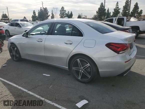 ✅ 2020 Mercedes-Benz A 220 • VIN: W1K3G4EB1LJ212307 • Лот: 91735705. Опубликован ранее на Copart с пробегом 29 177 миль. Бесплатный доступ к архиву аукционных продаж из США и подробный отчёт об истории автомобиля на DreamBid. Изображение 2.