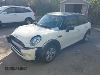 ✅ 2016 MINI Hardtop 4 Door • VIN: WMWXU1C5XG2D09554 • Lot: 43414237. Wystawiony na IAAI z przebiegiem 126 478 mil. Bezpłatny archiwum sprzedaży aukcyjnych z USA i szczegółowy raport historii pojazdu na DreamBid. Zdjęcie 2.