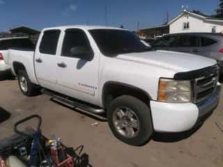 2007 Chevrolet Silverado 1500 1LT with VIN 2GCEC13C371588029, listed as a IAAI auction lot 43463500 with 388,163 mi miles and . Bid and sale history available at DreamBid. Image 1.