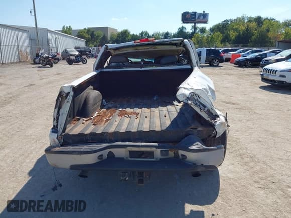 ✅ 2005 Chevrolet Silverado 1500 LS • VIN: 1GCEC19Z35Z286854 • Лот: 43374287. Опубликован ранее на IAAI с пробегом Не указан. Бесплатный доступ к архиву аукционных продаж из США и подробный отчёт об истории автомобиля на DreamBid. Изображение 17.