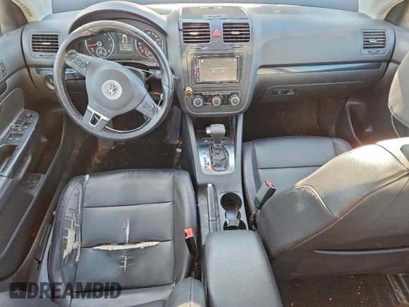 ✅ 2010 Volkswagen Jetta SE • VIN: 3VWRZ7AJ3AM023555 • Лот: 96520055. Опубликован ранее на Copart с пробегом 185 311 миль. Бесплатный доступ к архиву аукционных продаж из США и подробный отчёт об истории автомобиля на DreamBid. Изображение 8.