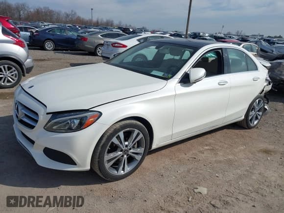 ✅ 2018 Mercedes-Benz C 300 • VIN: WDDWF4KBXJR345778 • Lot: 41842701. Wystawiony na IAAI z przebiegiem 68 232 mil. Bezpłatny archiwum sprzedaży aukcyjnych z USA i szczegółowy raport historii pojazdu na DreamBid. Zdjęcie 17.