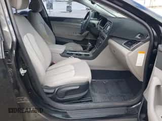 2016 Hyundai Sonata SE с VIN KMHE24L13GA016883, выставлен на аукционе IAAI как лот 43556991 с пробегом 195 478 миль миль и . История ставок и продаж доступна на DreamBid. Изображение 5.