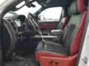 2020 Ram 1500 Rebel z VIN 1C6RRELT2LN303523, wystawiony jako Copart lot #54753485 z przebiegiem 90 533 mil mil oraz Szkoda całkowita • Salvage title. Historia ofert i sprzedaży dostępna na DreamBid. Obrazek 7.