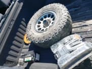 ✅ 2019 Chevrolet Silverado 1500 LT Trail Boss • VIN: 1GCPYFED2KZ152401 • Lot: 42211371. Wystawiony na IAAI z przebiegiem 106 796 mil. Bezpłatny archiwum sprzedaży aukcyjnych z USA i szczegółowy raport historii pojazdu na DreamBid. Zdjęcie 12.