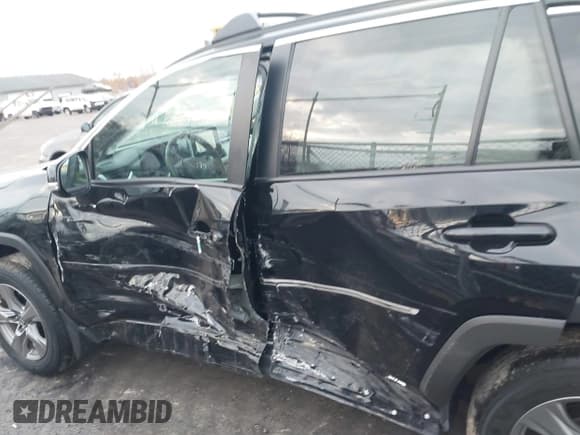 ✅ 2024 Toyota RAV4 Hybrid XLE • VIN: 4T3RWRFV6RU123064 • Lot: 43616599. Wystawiony na IAAI z przebiegiem 23 540 mil. Bezpłatny archiwum sprzedaży aukcyjnych z USA i szczegółowy raport historii pojazdu na DreamBid. Zdjęcie 14.