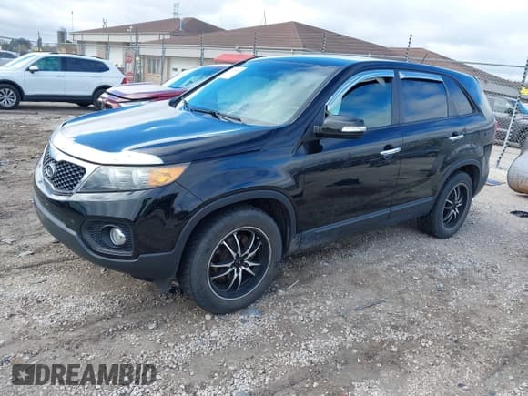 ✅ 2011 Kia Sorento EX • VIN: 5XYKU3A14BG007729 • Lot: 43516068. Wystawiony na IAAI z przebiegiem Nie podano. Bezpłatny archiwum sprzedaży aukcyjnych z USA i szczegółowy raport historii pojazdu na DreamBid. Zdjęcie 2.