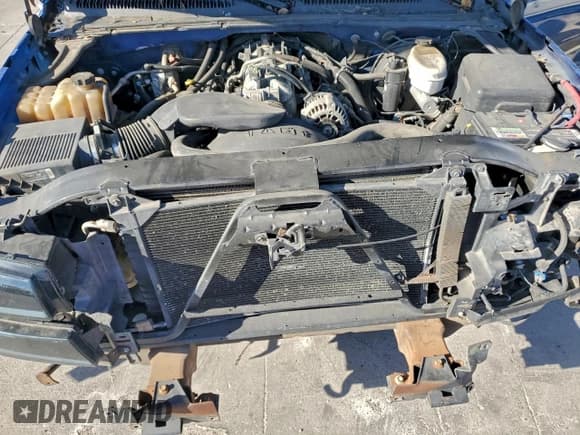 ✅ 2004 Chevrolet Silverado 1500 LS • VIN: 2GCEC19TX41108989 • Lot: 89694675. Wystawiony na Copart z przebiegiem 196 736 mil. Bezpłatny archiwum sprzedaży aukcyjnych z USA i szczegółowy raport historii pojazdu na DreamBid. Zdjęcie 11.