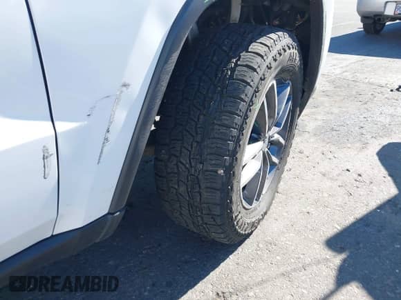 2018 Jeep Grand Cherokee Sterling z VIN 1C4RJFBGXJC267146, wystawiony jako IAAI lot #43411533 z przebiegiem 58 843 mil mil oraz . Historia ofert i sprzedaży dostępna na DreamBid. Obrazek 17.