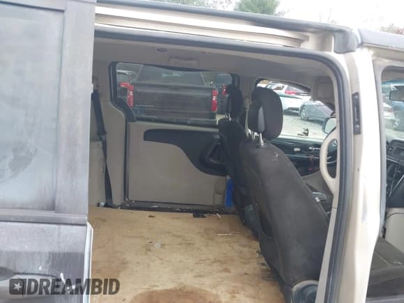 ✅ 2013 Dodge Grand Caravan SE • VIN: 2C4RDGBGXDR640789 • Lot: 43611978. Wystawiony na IAAI z przebiegiem 260 193 mil. Bezpłatny archiwum sprzedaży aukcyjnych z USA i szczegółowy raport historii pojazdu na DreamBid. Zdjęcie 8.