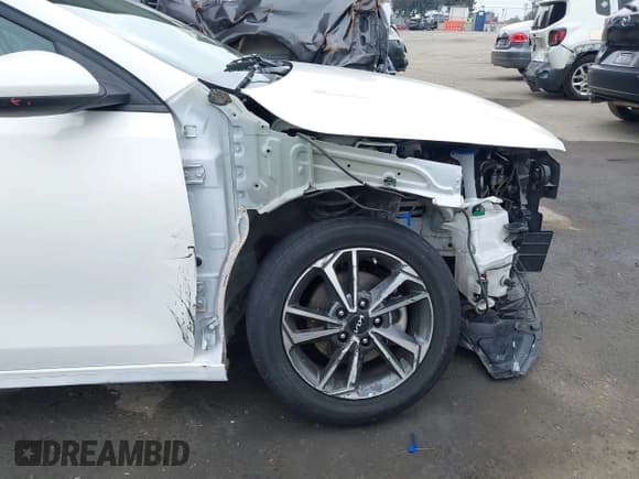 ✅ 2021 Kia Forte LXS • VIN: 3KPF24AD1ME375065 • Lot: 42356572. Listed on IAAI with 83,025 mi. Free auction sales archive from the USA and detailed vehicle history report at DreamBid. Image 18.