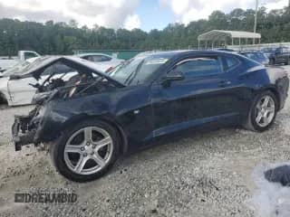 2020 Chevrolet Camaro 1LT z VIN 1G1FB1RS1L0116772, wystawiony jako Copart lot #65509835 z przebiegiem Nie podano mil oraz Szkoda całkowita • Salvage title. Historia ofert i sprzedaży dostępna na DreamBid. Obrazek 1.