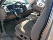 ✅ 1997 Ford F-250 • VIN: 1FTFX27L9VND44857 • Lot: 62461124. Wystawiony na Copart z przebiegiem 135 081 mil. Bezpłatny archiwum sprzedaży aukcyjnych z USA i szczegółowy raport historii pojazdu na DreamBid. Zdjęcie 8.