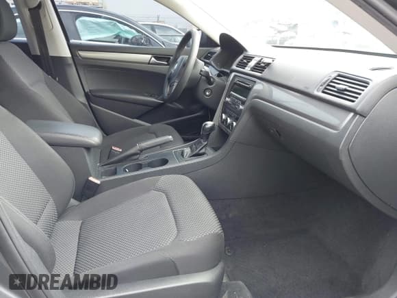 ✅ 2012 Volkswagen Passat S • VIN: 1VWAP7A3XCC096172 • Lot: 42283468. Wystawiony na IAAI z przebiegiem 131 968 mil. Bezpłatny archiwum sprzedaży aukcyjnych z USA i szczegółowy raport historii pojazdu na DreamBid. Zdjęcie 5.