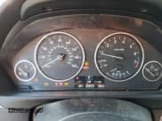 ✅ 2013 BMW 3 Series 328i • VIN: WBA3A5G56DNP19462 • Лот: 82295615. Опубликован ранее на Copart с пробегом 222 279 миль. Бесплатный доступ к архиву аукционных продаж из США и подробный отчёт об истории автомобиля на DreamBid. Изображение 9.