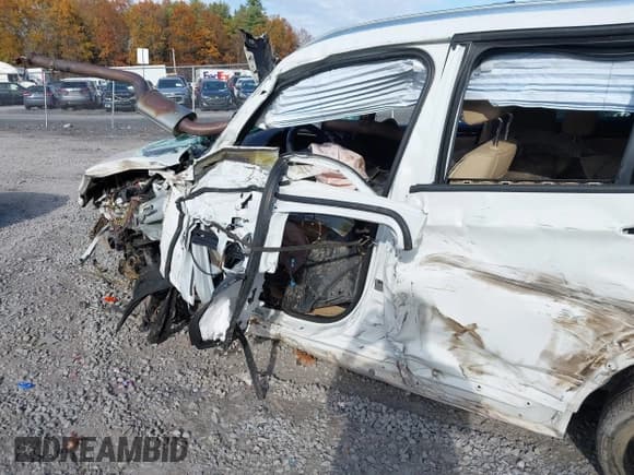 ✅ 2015 BMW X3 xDrive28i • VIN: 5UXWX9C58F0D59883 • Lot: 43596442. Wystawiony na IAAI z przebiegiem 170 000 mil. Bezpłatny archiwum sprzedaży aukcyjnych z USA i szczegółowy raport historii pojazdu na DreamBid. Zdjęcie 6.