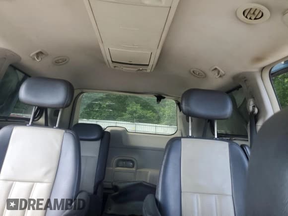 ✅ 2010 Chrysler Town & Country Touring Plus • VIN: 2A4RR8D19AR398096 • Lot: 62332725. Wystawiony na Copart z przebiegiem 289 102 mil. Bezpłatny archiwum sprzedaży aukcyjnych z USA i szczegółowy raport historii pojazdu na DreamBid. Zdjęcie 10.