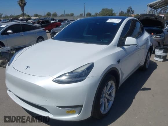 ✅ 2022 Tesla Model Y Long Range • VIN: 7SAYGDEE6NF423753 • Lot: 43165902. Wystawiony na IAAI z przebiegiem 52 678 mil. Bezpłatny archiwum sprzedaży aukcyjnych z USA i szczegółowy raport historii pojazdu na DreamBid. Zdjęcie 20.