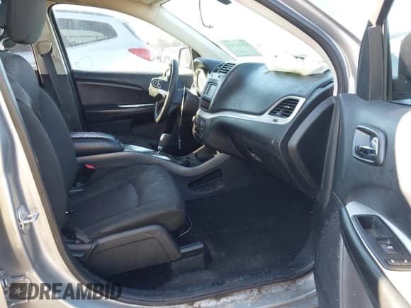 ✅ 2019 Dodge Journey SE • VIN: 3C4PDCBB0KT863583 • Lot: 43482515. Wystawiony na IAAI z przebiegiem 173 729 mil. Bezpłatny archiwum sprzedaży aukcyjnych z USA i szczegółowy raport historii pojazdu na DreamBid. Zdjęcie 5.