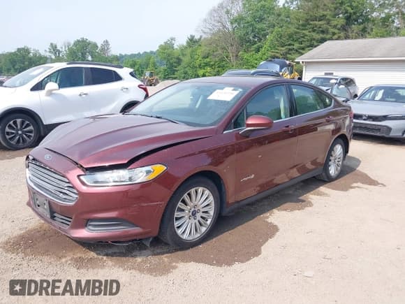 ✅ 2016 Ford Fusion S Hybrid • VIN: 3FA6P0UU7GR405548 • Лот: 42431290. Опубликован ранее на IAAI с пробегом 120 263 миль. Бесплатный доступ к архиву аукционных продаж из США и подробный отчёт об истории автомобиля на DreamBid. Изображение 2.
