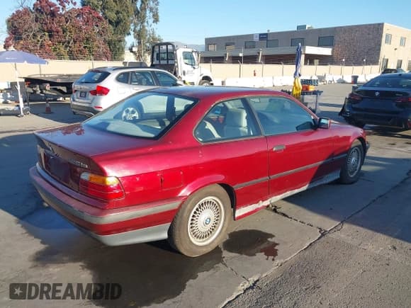 ✅ 1994 BMW 3 Series • VIN: WBABF3321REF44125 • Lot: 43927897. Listed on IAAI with 215,005 mi. Free auction sales archive from the USA and detailed vehicle history report at DreamBid. Image 4.