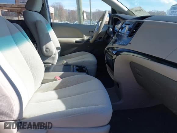 ✅ 2014 Toyota Sienna LE • VIN: 5TDKK3DC9ES510442 • Lot: 43649061. Listed on IAAI with 139,247 mi. Free auction sales archive from the USA and detailed vehicle history report at DreamBid. Image 5.