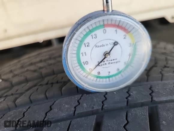 2020 Chevrolet Silverado 1500 LT z VIN 1GCUYDED8LZ300608, wystawiony jako IAAI lot #43105587 z przebiegiem 108 278 mil mil oraz . Historia ofert i sprzedaży dostępna na DreamBid. Obrazek 1.