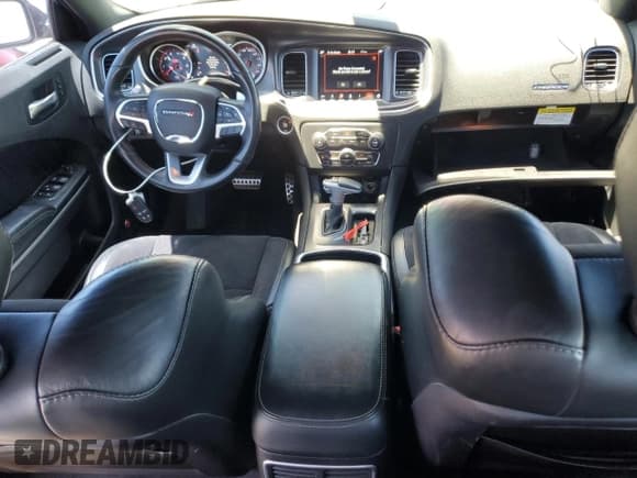 ✅ 2018 Dodge Charger R/T Scat Pack • VIN: 2C3CDXGJ6JH323155 • Lot: 57395365. Wystawiony na Copart z przebiegiem 66 752 mil. Bezpłatny archiwum sprzedaży aukcyjnych z USA i szczegółowy raport historii pojazdu na DreamBid. Zdjęcie 8.