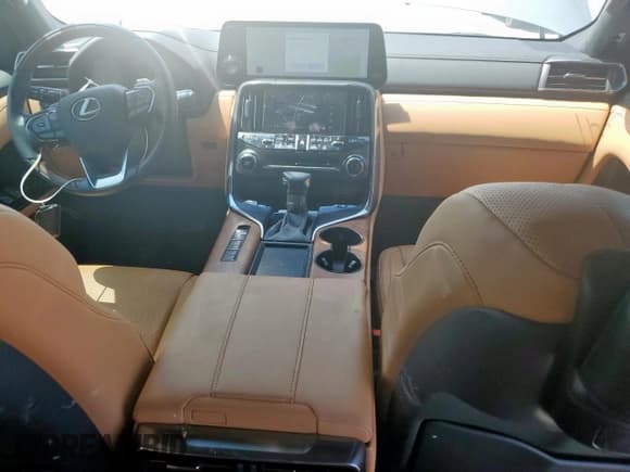 ✅ 2024 Lexus LX 600 Luxury • VIN: JTJGB7CX1R4050032 • Lot: 70572305. Wystawiony na Copart z przebiegiem 16 007 mil. Bezpłatny archiwum sprzedaży aukcyjnych z USA i szczegółowy raport historii pojazdu na DreamBid. Zdjęcie 8.