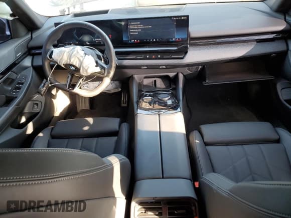 ✅ 2025 BMW 5 Series 530i • VIN: WBA43FJ00SCT65335 • Lot: 69997515. Wystawiony na Copart z przebiegiem 17 990 mil. Bezpłatny archiwum sprzedaży aukcyjnych z USA i szczegółowy raport historii pojazdu na DreamBid. Zdjęcie 8.