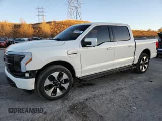 ✅ 2022 Ford F-150 Lightning Pro • VIN: 1FT6W1EV7NWG09061 • Лот: 85392265. Опубликован ранее на Copart с пробегом 43 717 миль. Бесплатный доступ к архиву аукционных продаж из США и подробный отчёт об истории автомобиля на DreamBid. Изображение 1.