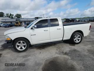 ✅ 2009 Dodge 1500 SLT • VIN: 1D3HB18P89S815088 • Lot: 64679325. Wystawiony na Copart z przebiegiem 288 035 mil. Bezpłatny archiwum sprzedaży aukcyjnych z USA i szczegółowy raport historii pojazdu na DreamBid. Zdjęcie 1.