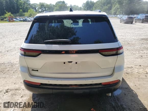 ✅ 2025 Jeep Grand Cherokee Altitude • VIN: 1C4RJHAG2S8657207 • Lot: 68435995. Wystawiony na Copart z przebiegiem 4 615 mil. Bezpłatny archiwum sprzedaży aukcyjnych z USA i szczegółowy raport historii pojazdu na DreamBid. Zdjęcie 6.