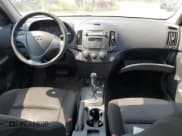 ✅ 2009 Hyundai Elantra L • VIN: KMHDB85E59U042132 • Лот: 67721475. Опубликован ранее на Copart с пробегом 132 855 миль. Бесплатный доступ к архиву аукционных продаж из США и подробный отчёт об истории автомобиля на DreamBid. Изображение 8.