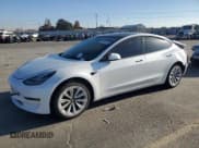 ✅ 2022 Tesla Model 3 Long Range • VIN: 5YJ3E1EB9NF298183 • Lot: 92124135. Wystawiony na Copart z przebiegiem 17 949 mil. Bezpłatny archiwum sprzedaży aukcyjnych z USA i szczegółowy raport historii pojazdu na DreamBid. Zdjęcie 1.