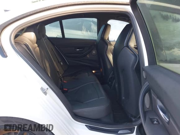 ✅ 2017 BMW M3 • VIN: WBS8M9C38H5G85599 • Lot: 43265348. Listed on IAAI with 60,545 mi. Free auction sales archive from the USA and detailed vehicle history report at DreamBid. Image 8.