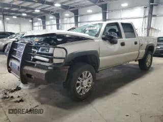✅ 2005 Chevrolet Silverado 2500HD LS • VIN: 1GCHK23255F962952 • Lot: 85852465. Wystawiony na Copart z przebiegiem 247 872 mil. Bezpłatny archiwum sprzedaży aukcyjnych z USA i szczegółowy raport historii pojazdu na DreamBid. Zdjęcie 1.